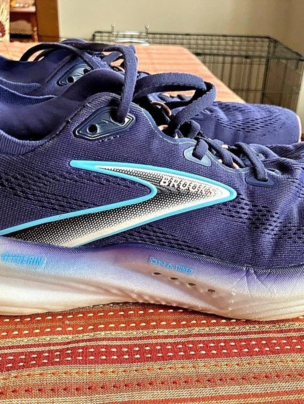 Brooks Glycerin 22 Athletic Shoes Blue & Pink US 11